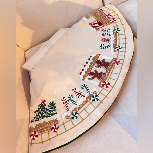 Cupcakes and Cashmere Holiday Gingerbread Train Christmas‎ Tree Skirt